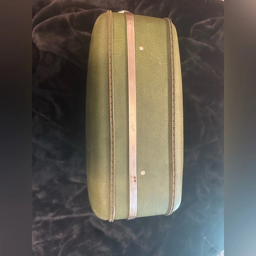 Vintage AMERICAN TOURISTER Hard-Shell Suitcase in Olive Green